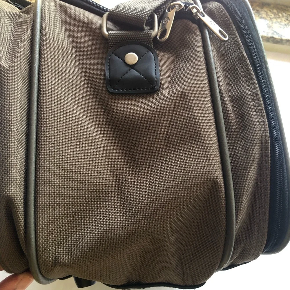 Samsonite Tan/Black Medium Duffel Carry-On All Travel Bag Messenger/GYM Tote